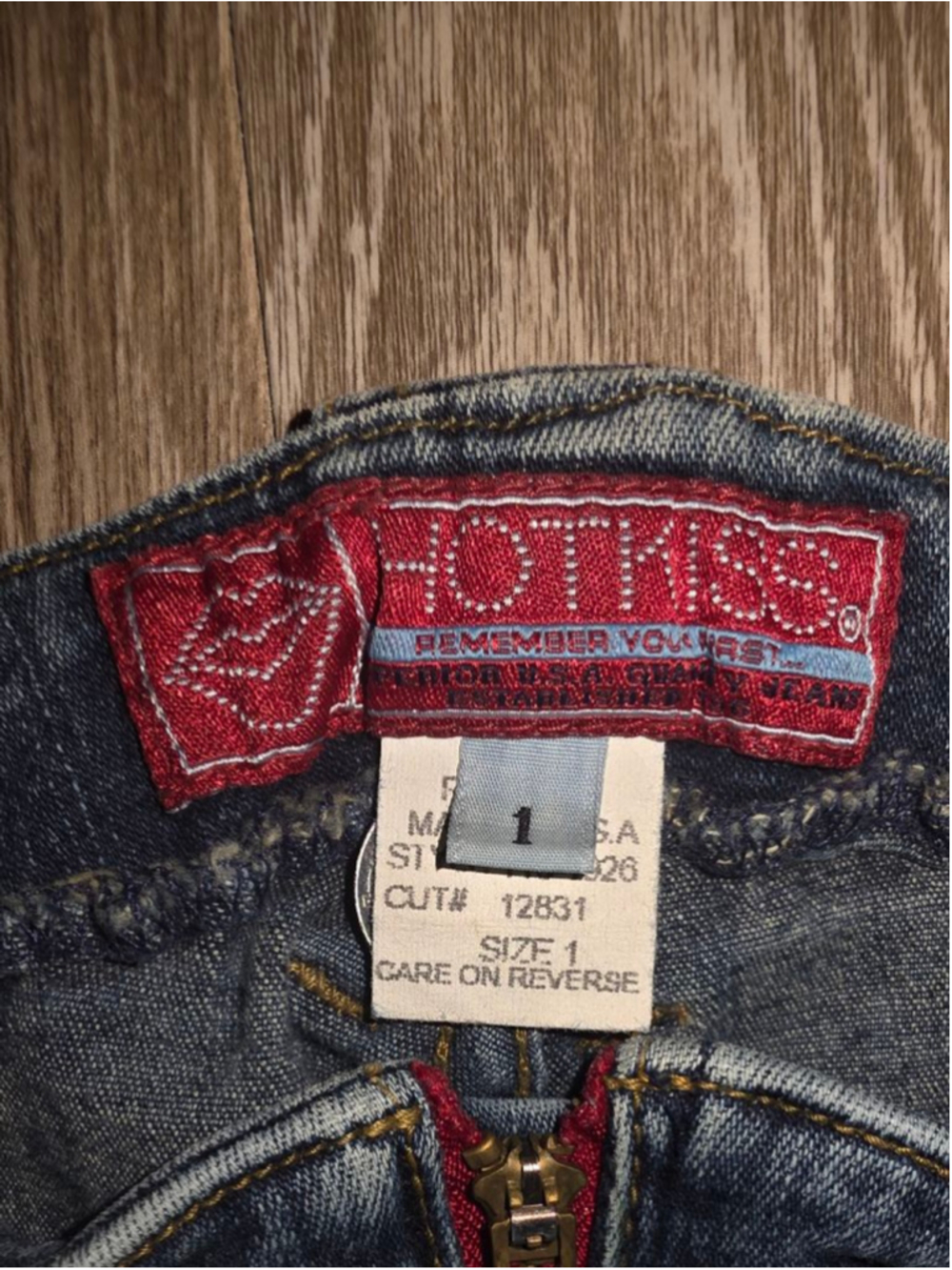 Authentic Y2K Juniors Hot Kiss Boot Cut Jeans Size 1 Blue with Red Zippers - Picture 2 of 5